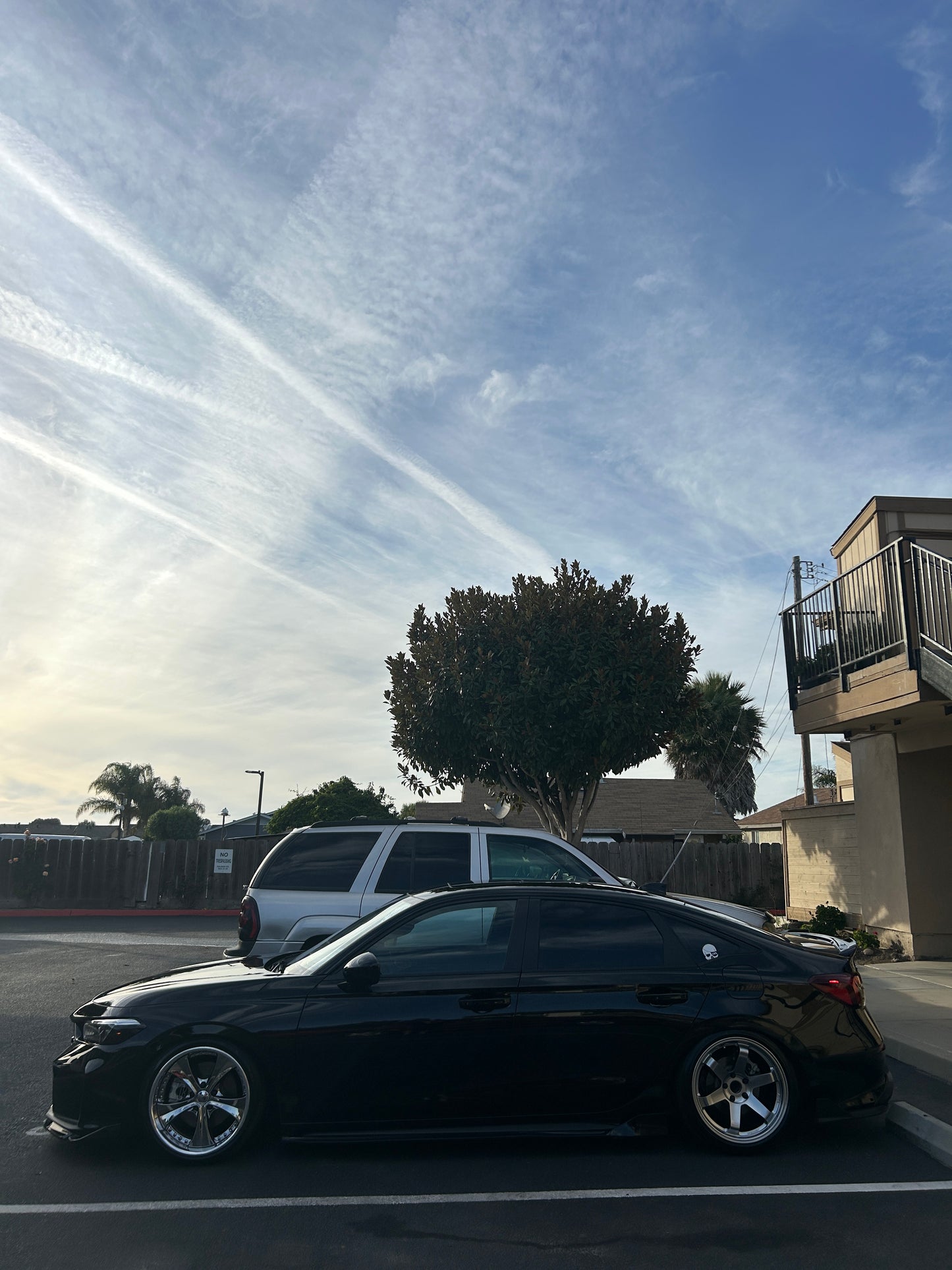 Lurking peeking skull sticker